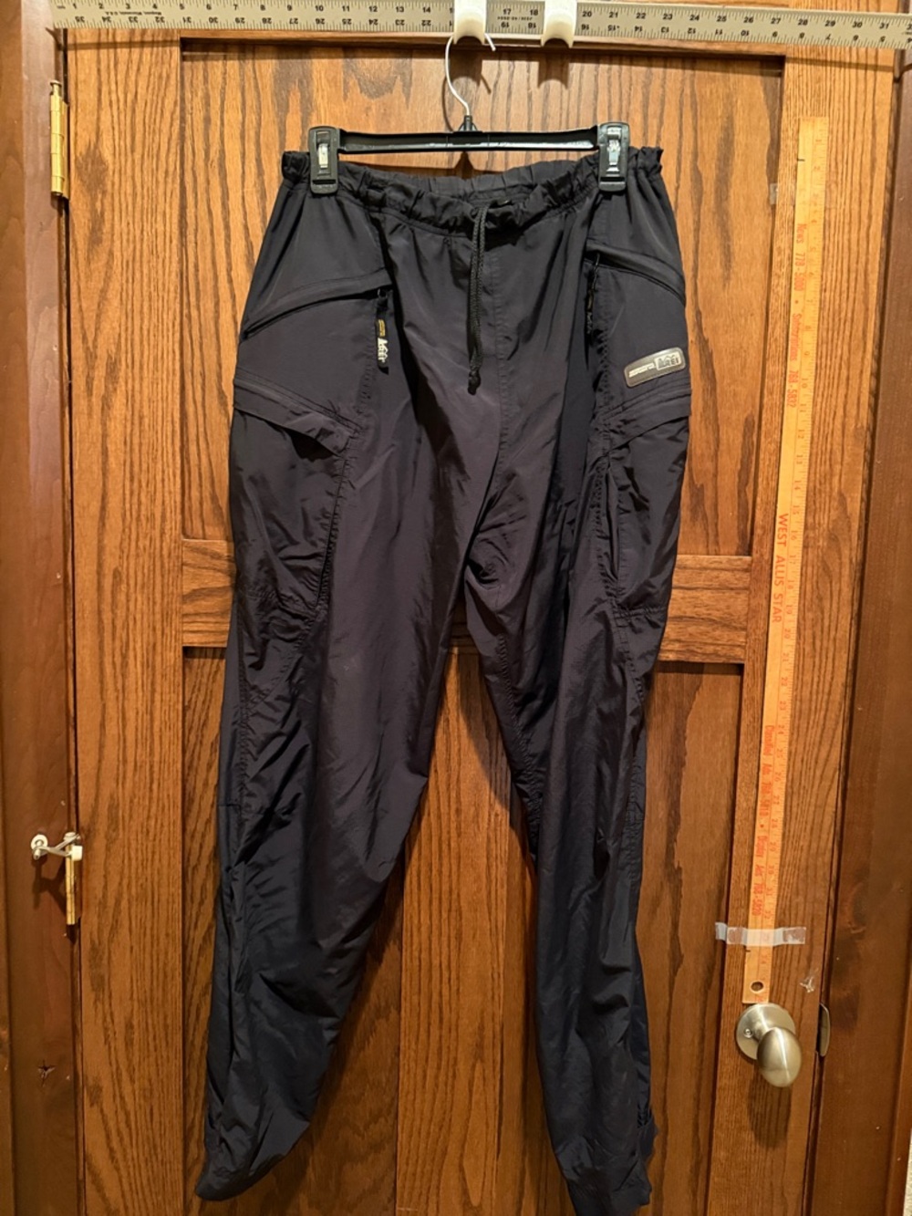 REI Men's Black Cargo Jogger Pants with Multiple Pockets
